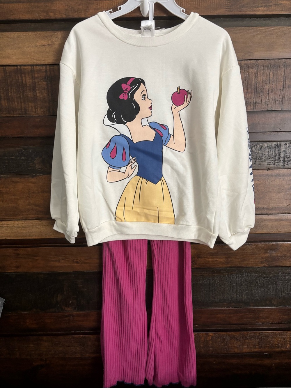 ✨NWT Disney Snow White Cream Graphic Sweatshirt with Soft Pink Ribbed Pants✨